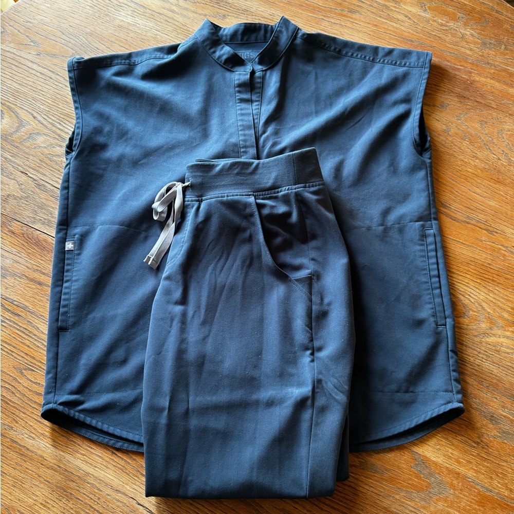 FIGS Scrub Set | Zamora Pants Small Petite | Rafaela Tops Extra Small